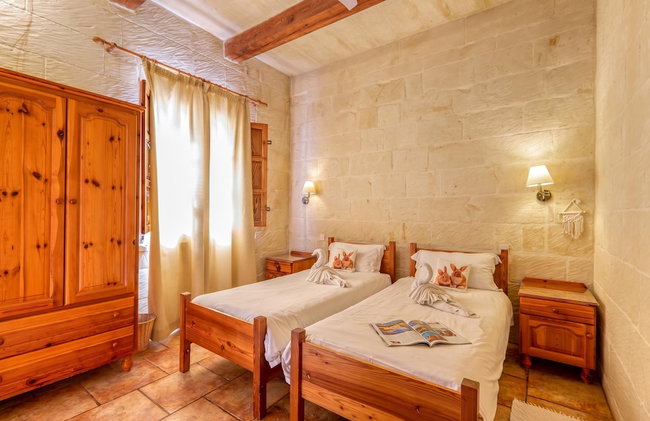 Ta'leli Pool Farmhouse in Gozo - Photo 3