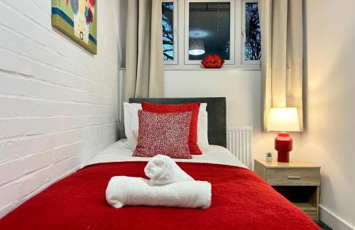 Borage House- Crawley,3BR House, Wifi, Parking, Close to Gatwick Airport, Contractor friendly, short and long term stays welcome - Foto 25