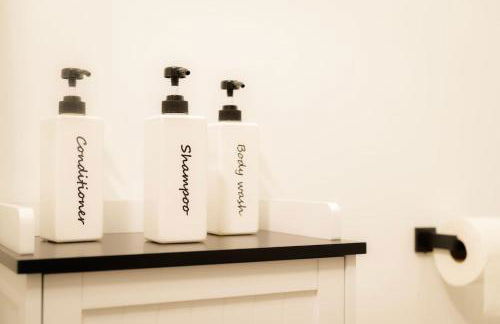 The Minimalist Escape - Modern 1BD in the Heights - Foto 27