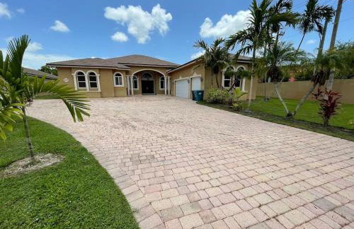 Miami Mansion for Groups Sleeps 12 - Foto 1