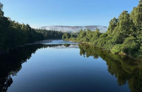 Beautiful dog friendly lodge with hot tub - Foto 17