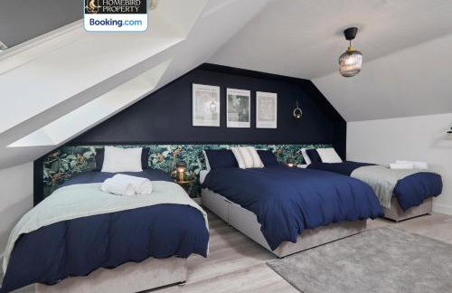 Spacious 4BDR House By Homebird Property Management Short Lets & Serviced Accommodation Leeds With Private Parking & Garden - Foto 13