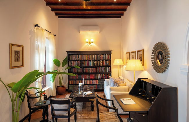 Writer's Lodge By Ishq - Photo 1