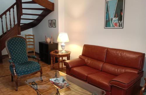 Maison rénovée proche Vichy : 3 chambres, cour fermée, tout inclus, idéal curistes et activités naturelles - FR-1-489-481 - Foto 6