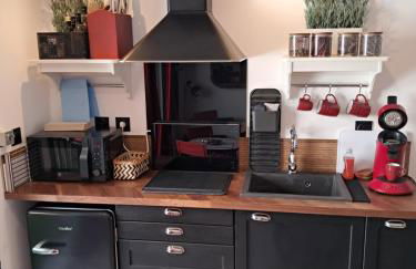 Le Petit Parisien- Bienvenue - Netflix - Terrasse - Parking - Porte de Paris - Climatisation - Guide visite à Paris OFFERT - Foto 4