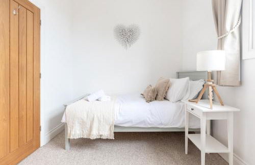 Charming Beachside Town House - Photo 25