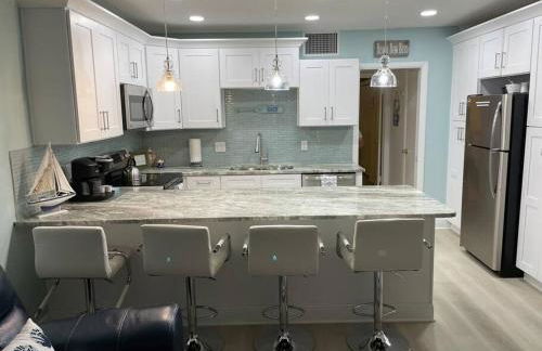 Beachfront Condo On Quiet Treasure Island- 1 Bed - Photo 4