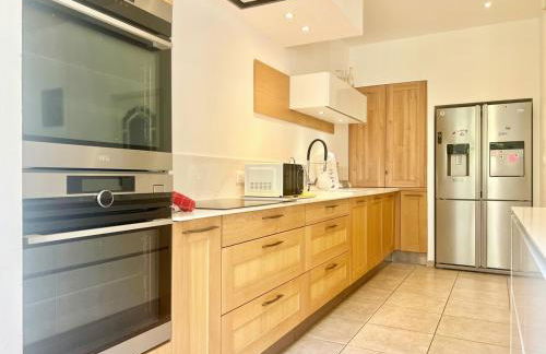 Bourgeois House - 16 personnes, Piscine, 6 chambres, 8 lits, 4 SDB, Centre-ville, CLIM - Foto 43