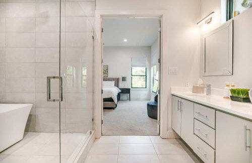 Uptown Modern with Private Patio & 1Gbps Wi-Fi - Foto 22