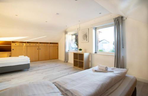 Tolstov House - Freistehendes 9 Zimmer Haus mit großem Garten - Photo 24