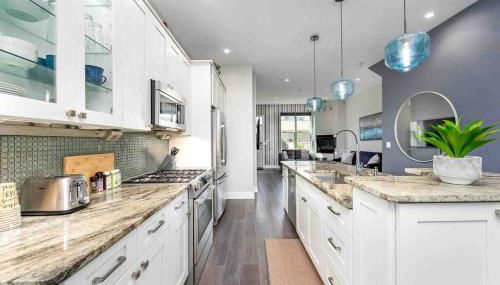 Family-Friendly 4BR Retreat Sleeps 12, Private Yard, Garage, Close to Stadiums, Casino & Downtown - Foto 2