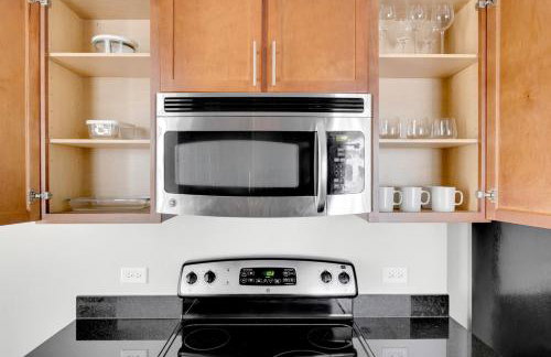 Loop 1BR w Pool Gym Lounge nr Riverwalk CHI-632 - Photo 7