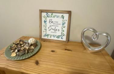 Cherry Cabin with Hot Tub - Foto 7