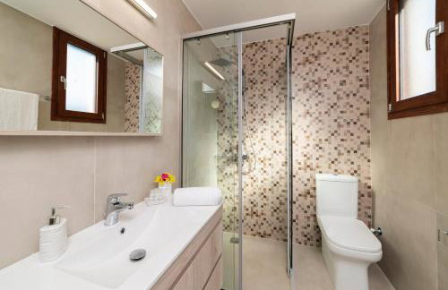 Etesians Villa, Heated Pool & Spa Whirlpool, BBQ, By ThinkVilla - Foto 27