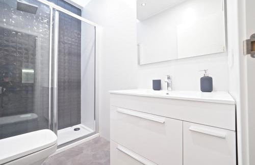 Torrassa Cozy Apartment by Olala Homes - Photo 12