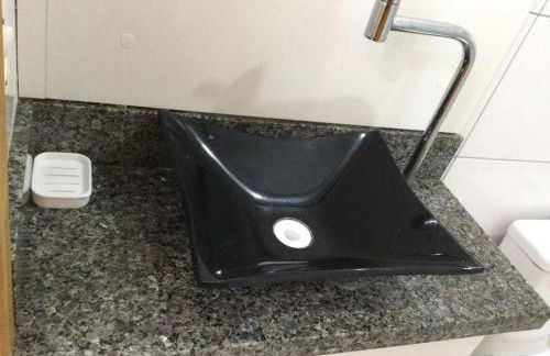 Apto12 com WIFI garagem e 100 metros da Av Brasil - Foto 16