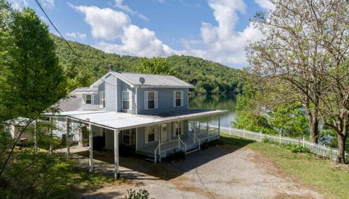 Secluded Lakefront Cabin with Private Dock on Lake Nantahala, Topton, North Carolina - Foto 3