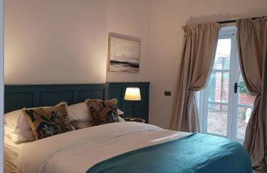 The West Wing at Eriviat Hall Hot Tub - Photo 12