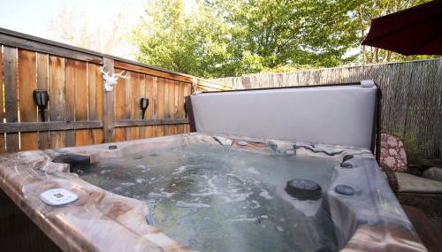 RedTail Inn - 3 Suites Sleeps up to 12 - Foto 5