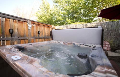 RedTail Inn - 3 Suites Sleeps up to 12 - Foto 5