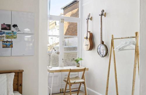 Beautiful Victorian Home on Peaceful Green Square - Foto 24