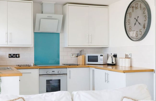 Two Bed Seafront Escape in East Wittering - Photo 42