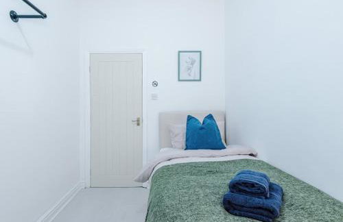 Sleep7, Pool Table, TTennis, Free Parking, 3BR - Foto 16