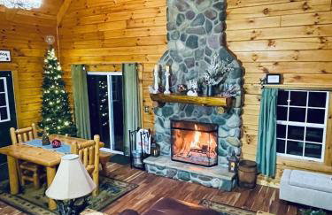 Breath of Heaven Cabin- Hot Tub, Deck, Pond, PETS - Foto 42