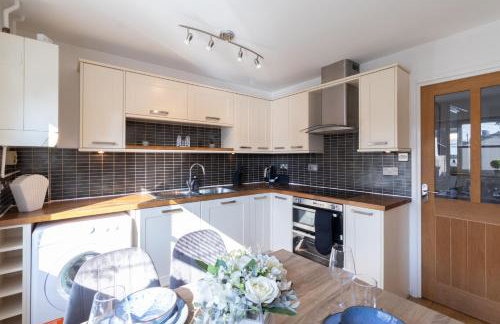 Open Mind Property - 4 Beds 2 Bathrooms & Parking - Photo 13