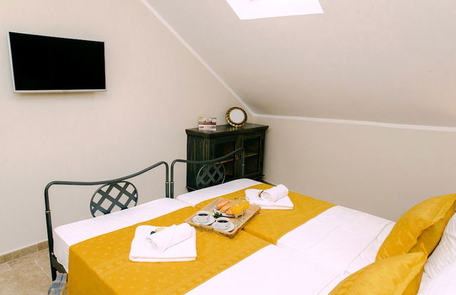 D & Sons Apartments - Photo 32