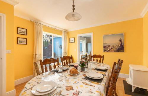 Sunningdale - Beach Side Cottage, Sea Views, Parking - Photo 14