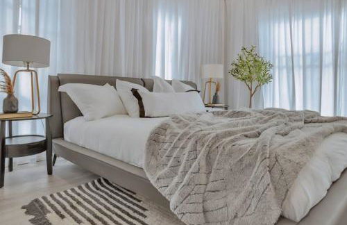 Stunning 2 Story Villa with Pool - Photo 45