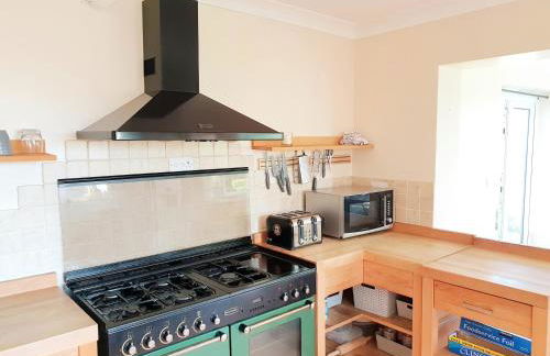 Specious 3bed property with parking & large garden - Foto 8