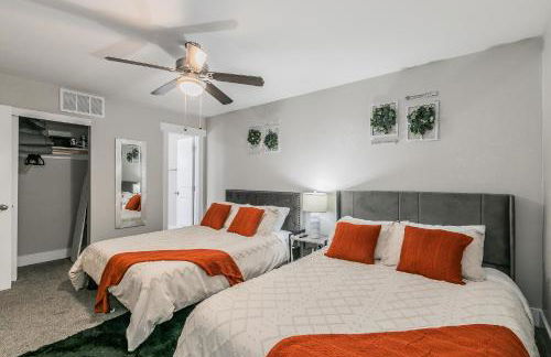 Cozy 2BR Farmhouse Apt - Sleeps 8 - FREE Parking! - Photo 30