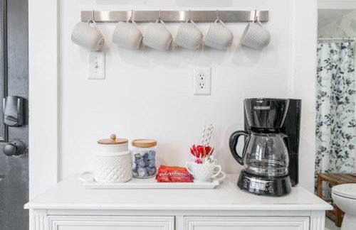 6 Bedroom Duplex Sleeps 14 Close to Lucas Downtown - Photo 17