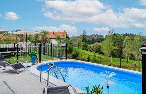 Riverside House with Pool and Hot Tub - Happy Rentals - Foto 12