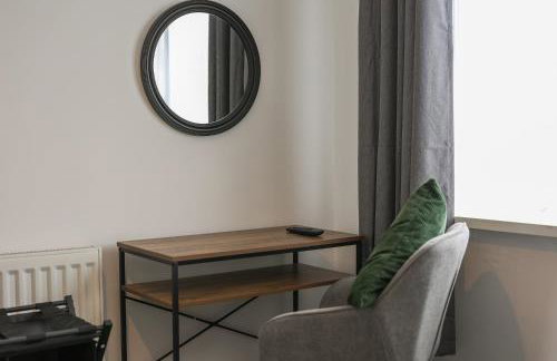 3 Bedroom House with Free Parking - Foto 13