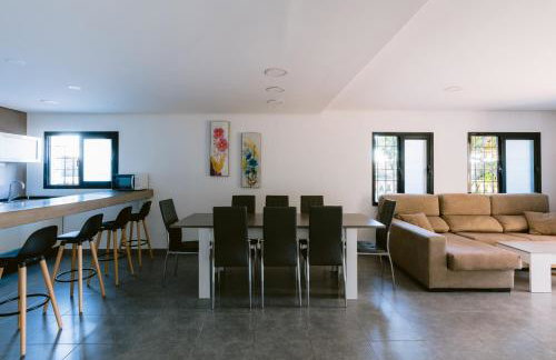 Villa Torres 10 minute walk from Playa den Bossa - Photo 40