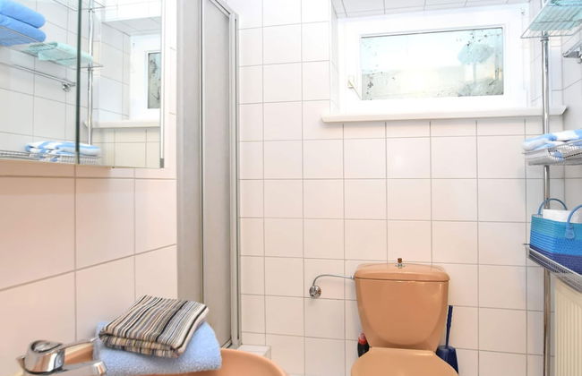 Tranquil Garden Apartment - Photo 8