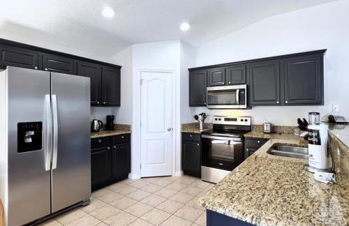 Lovely Lakeside 4-bed Pool Home At Villa Sol-3125 4 Bedroom Home by RedAwning - Foto 26