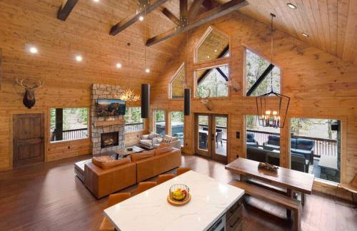 One of a Kind Cabin, Covered Deck, Spa, and Games - Foto 40