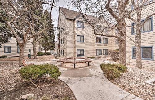 Condo with Patio and Pool Access in Greenwood Village! - Foto 3