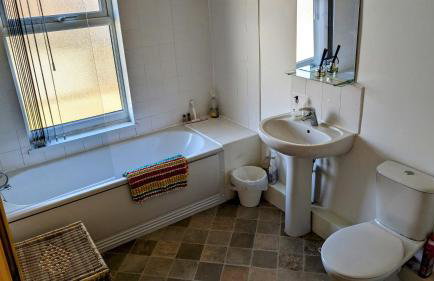 The Lawrence, Redcar - 2 Bedroom Victorian House - Free On-Street Permit Parking, Fast Wifi, Virgin TV - Perfect for Contractors, Families and Couples - Foto 25