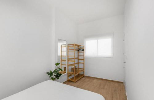 Urban Chic Oasis with AC, Private Pool and Wifi - Photo 13