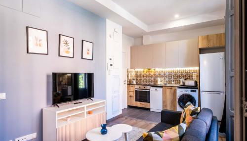 Classy Studio Apartment with Unique Design - Photo 4