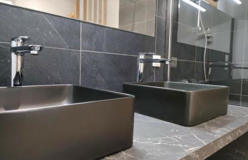 La Maison du Plongeoir 14 pers grande terrasse vue lac de Serre Ponçon - Foto 16