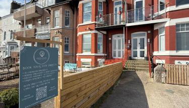 Stunning 2 Bedroom Beach Apartment With Garden - Foto 2