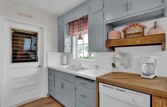 Willkommen to Pink Haus 1 Mile to Main Street! - Foto 15