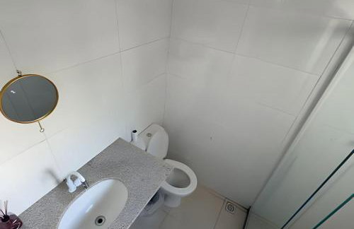 Casa Amarela Itaúna 4min da Praia que ocorre o WSL, 1min da pista de skate do LS, pracinha com parque infantil, quadra de futebol, tudo isso a 1 min da duplex, perto do comércio, wi-fi super rápido, estacionamento gratuito, monitoramento 24hrs - Foto 3