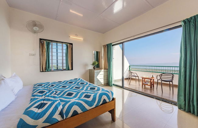 Evergreen Cascade by cosmicstays - Photo 2